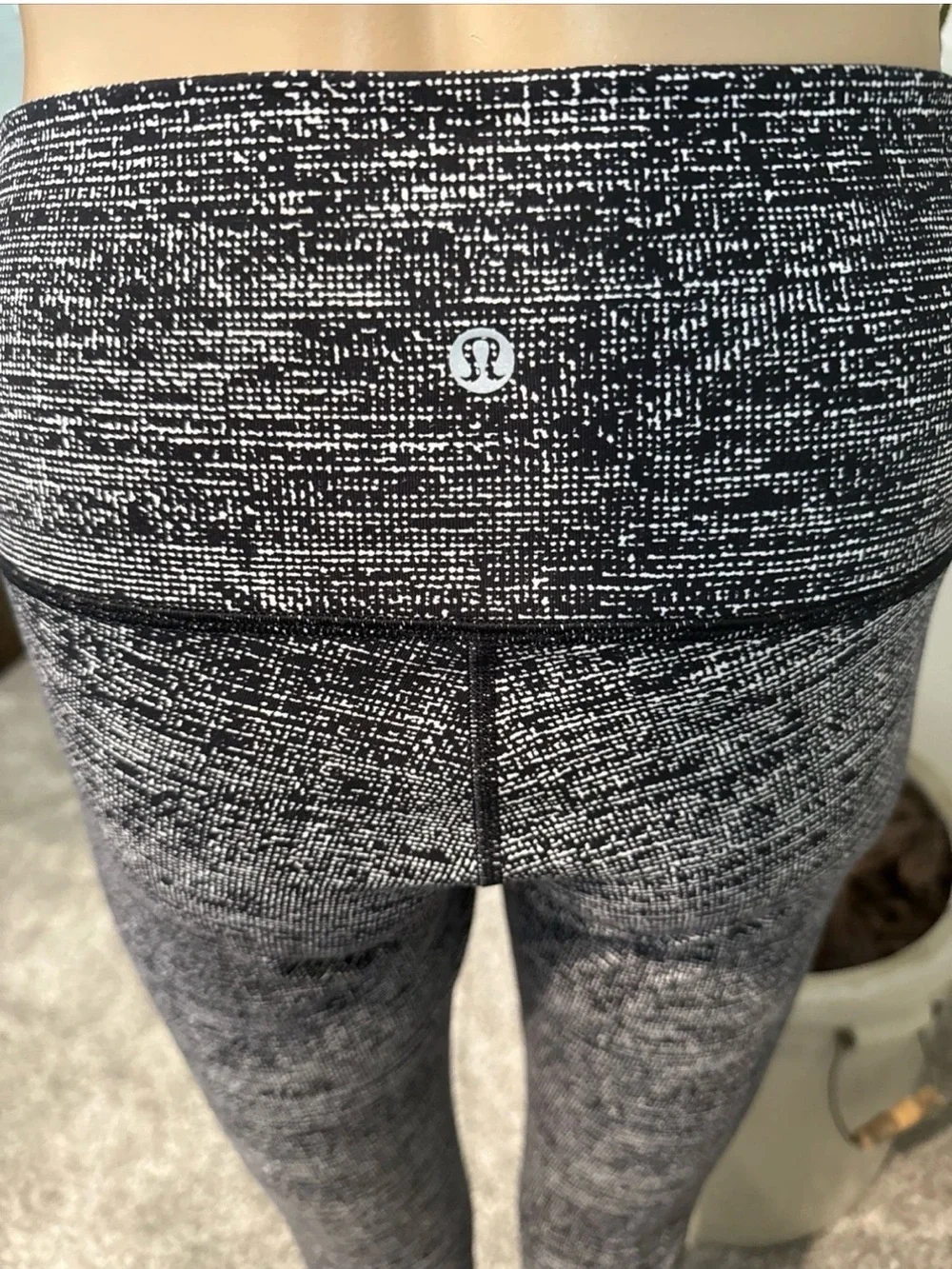 lululemon athletica Black and White Marled  Size 8  Leggings - 036